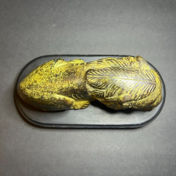 Vintage 1970s Carved Bronze Sleeping Lion Statue Figure on Wooden Base 3.25 x 7" - Picture 7 of 9